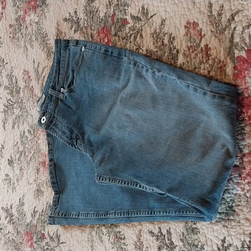 Maurices low rise flare jeans. Size 7/8 long.